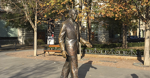 guía de budapest - estatua ronald reagan